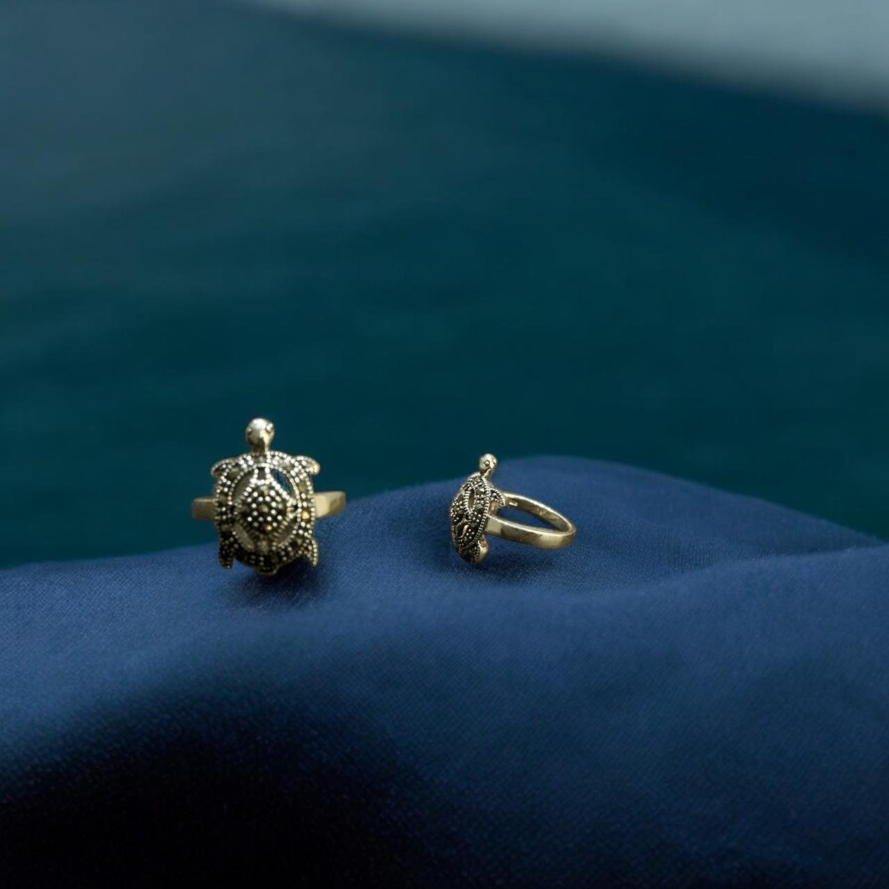 Antique Tortoise Ladies Finger Ring