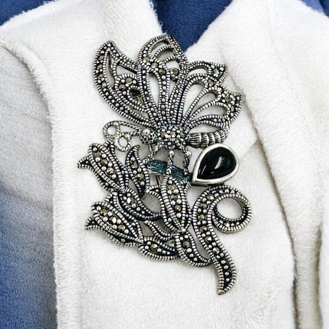 Black Gem Leaf Saree Pin