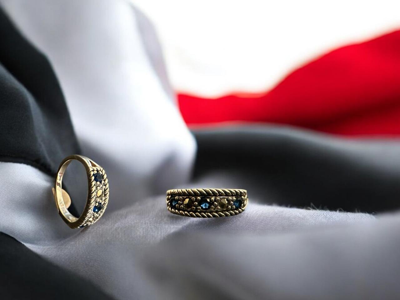 Blue & Marker Stones Ladies Finger Ring