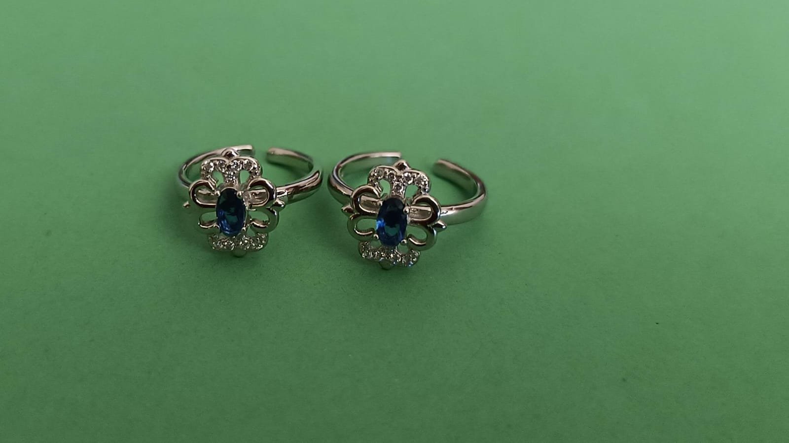 Blue Stone Flower Design Silver Polish Toe Rings