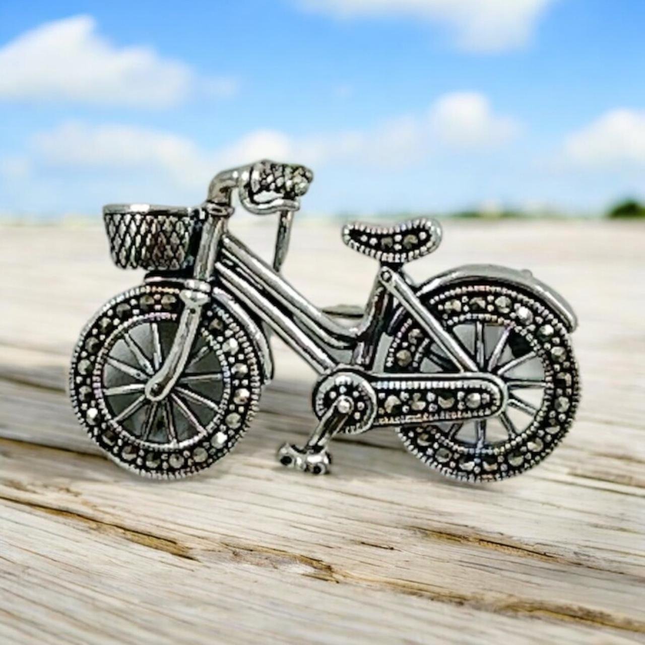 Classic Cycle Modal Saree Pin