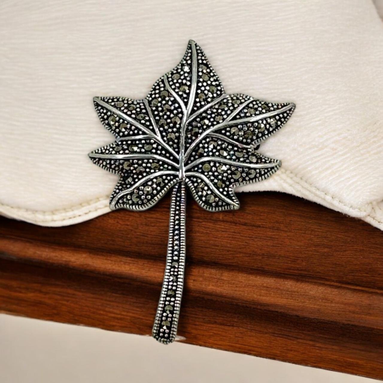 Elegant Leaf Modal Saree Pin