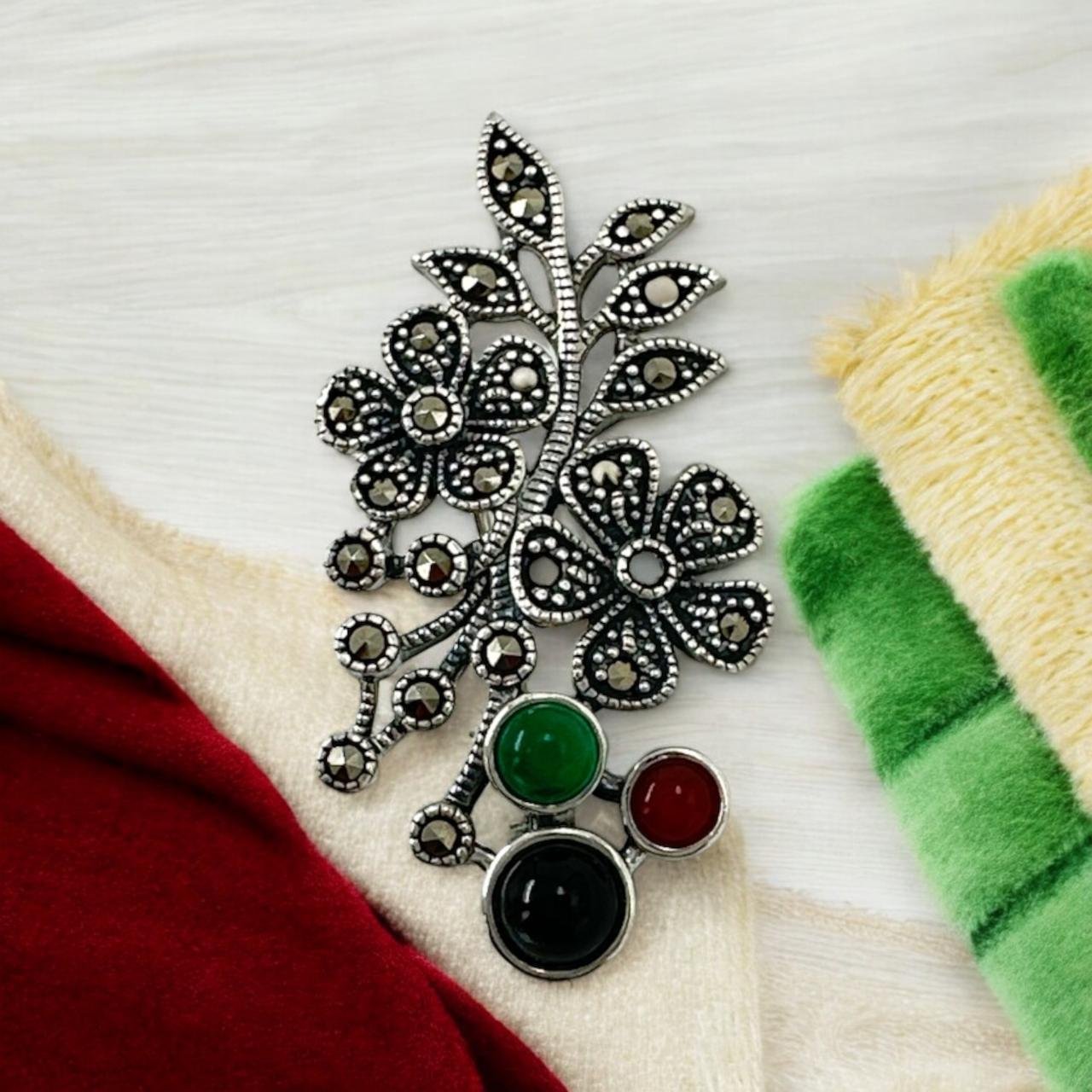 Floral Tricolour Charm Saree Pin