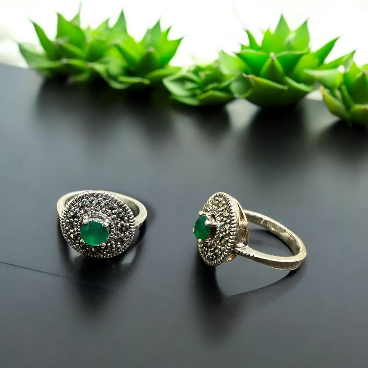 Green & Marker Stones Ladies Finger Ring