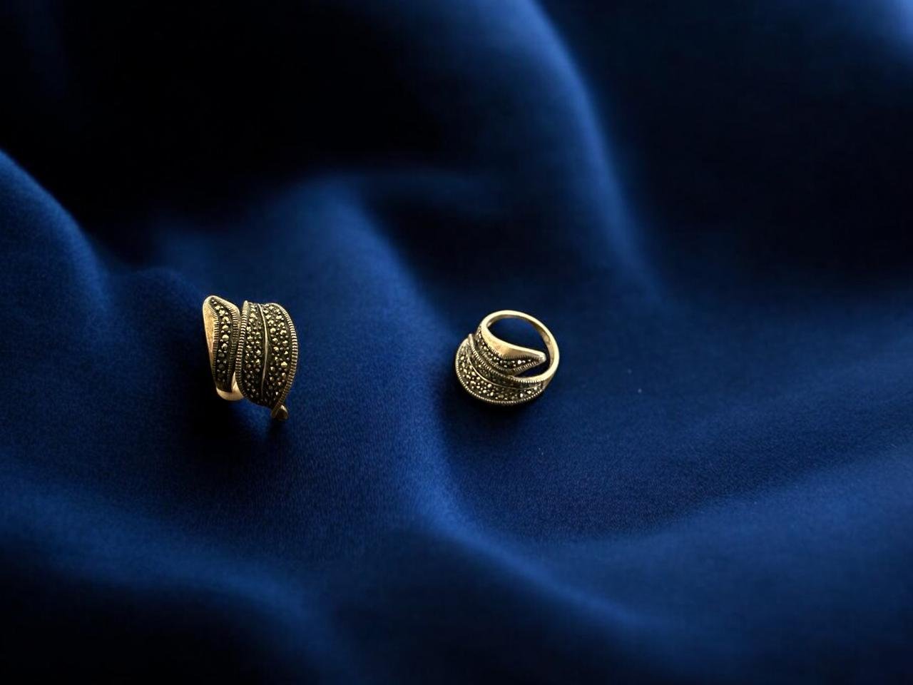 Marker Stone Ladies Ring