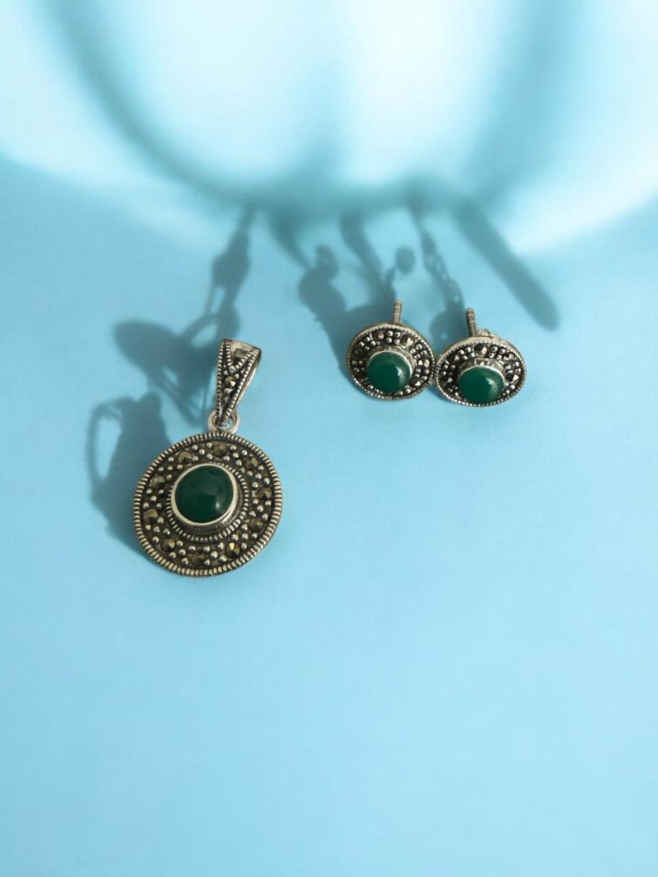 Marker stones and green stone with silver polish pendent set