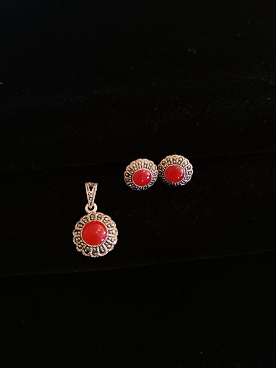 Marker stones and red stones with silver polish pendent set