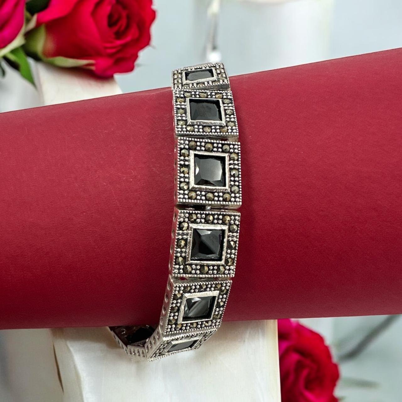 Marker stones with silver polish and black stones men's bracelet