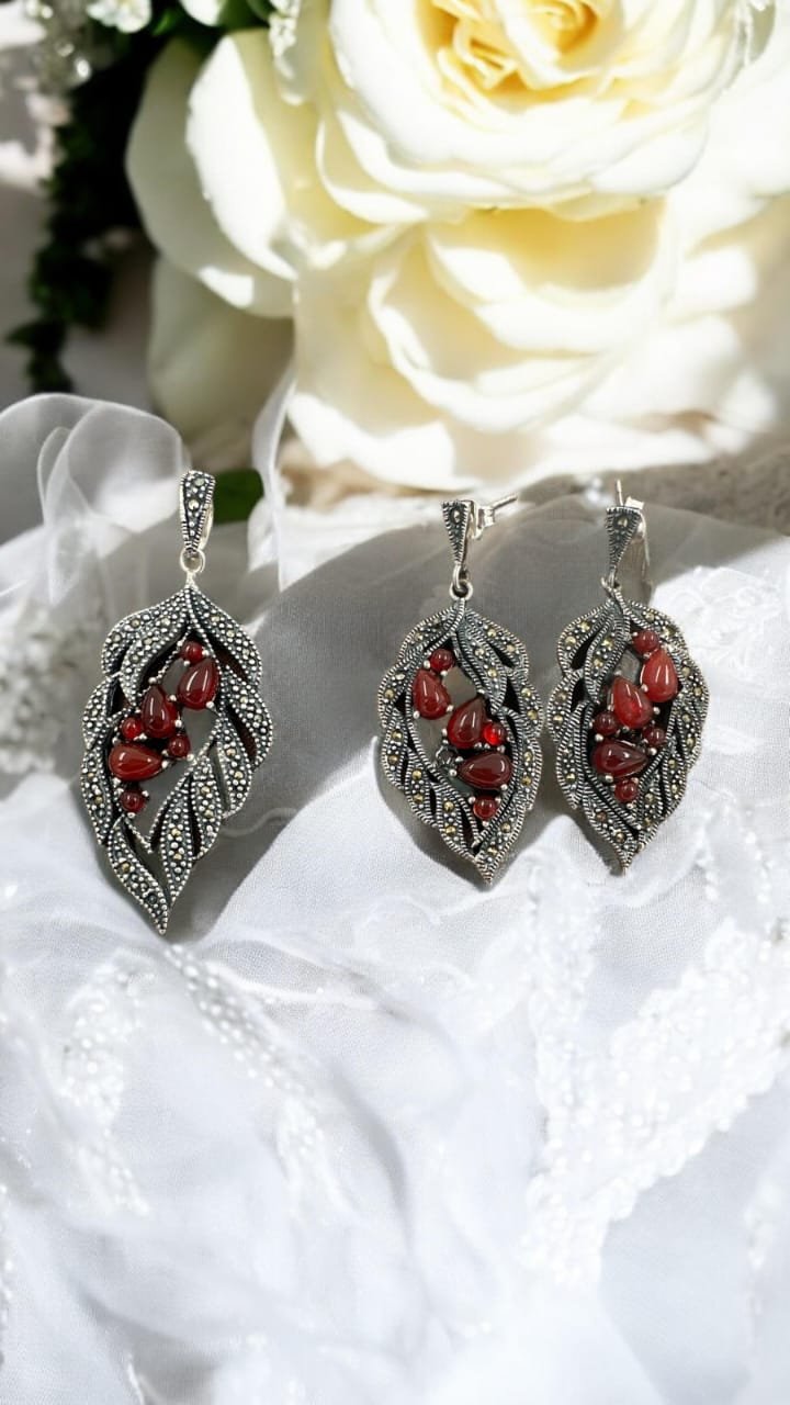 Marker stones with silver polish pendent set