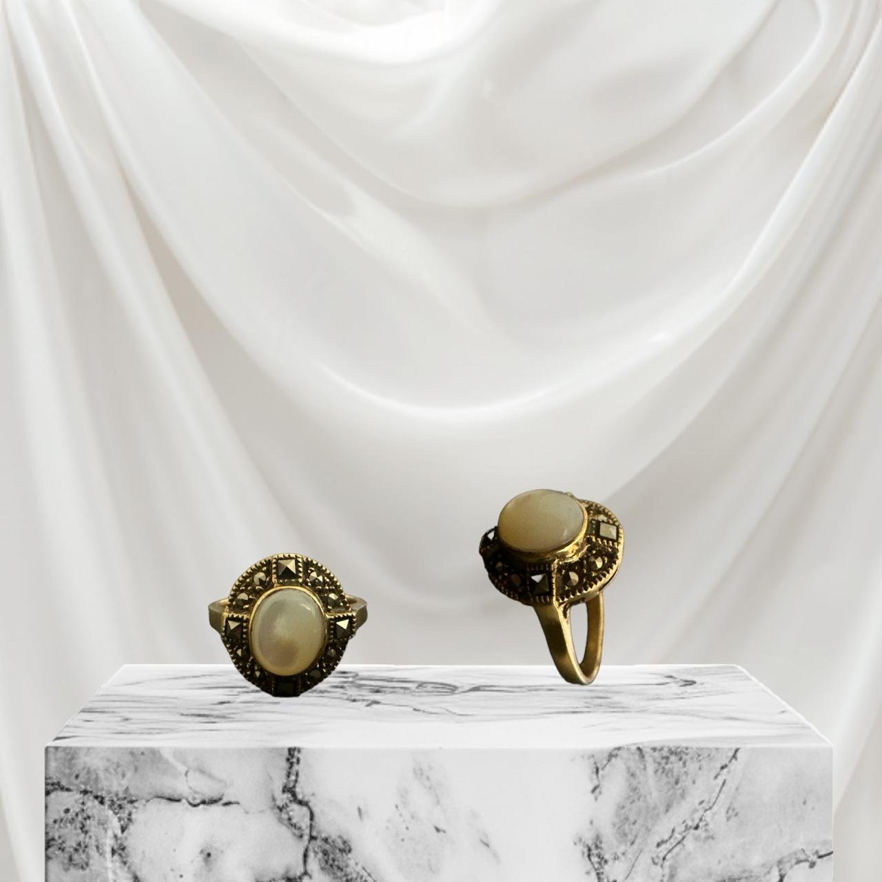 Pearl Marker Stone Ladies Finger Ring