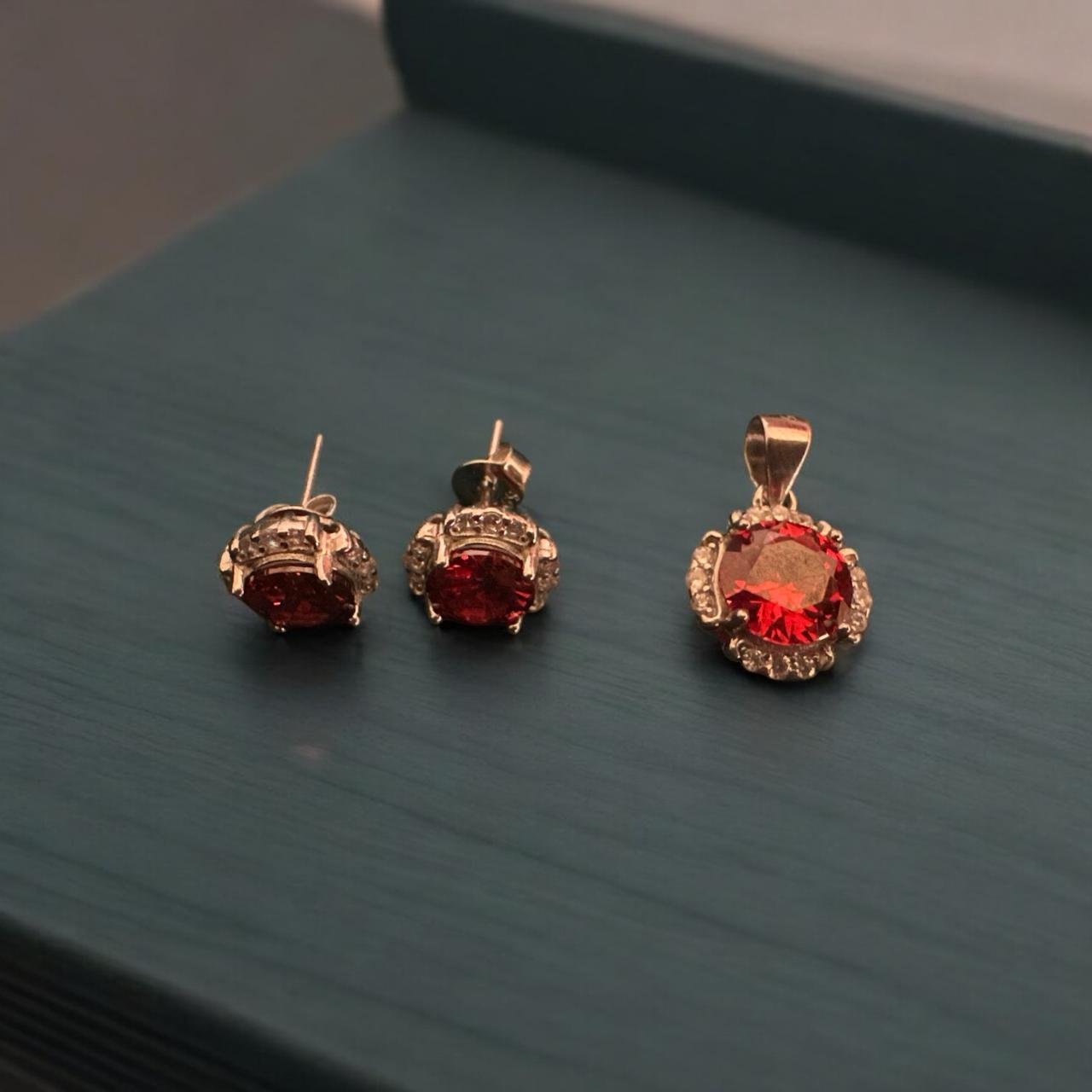 Premium cz stones with silver polish  and red stone pendent set