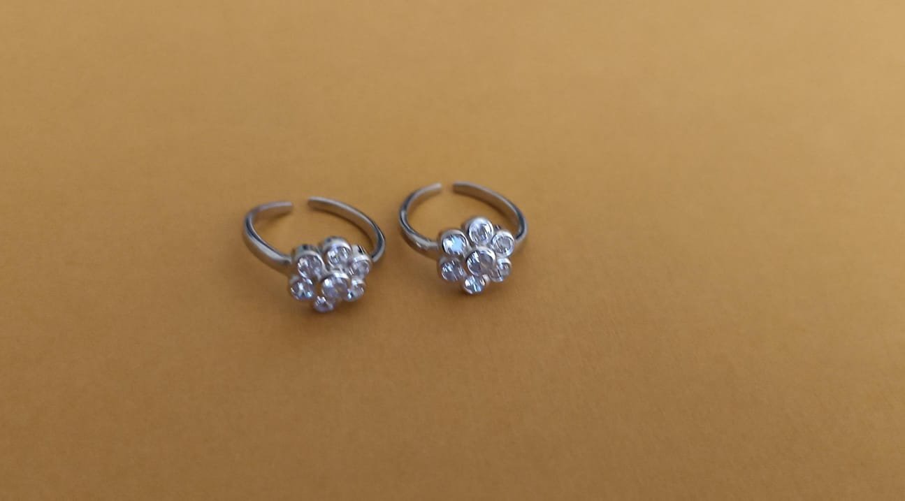 White CZ Stones Silver Polish Toe Rings
