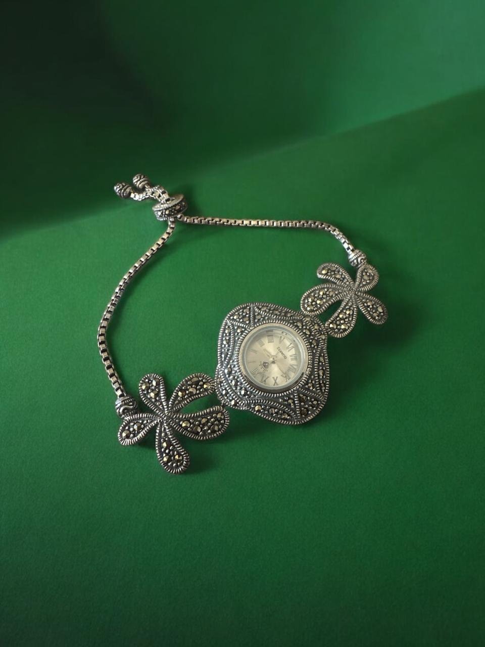 Women's  watches  with  marker  stones