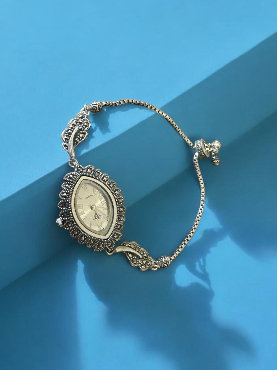 Women's  watches  with  marker  stones