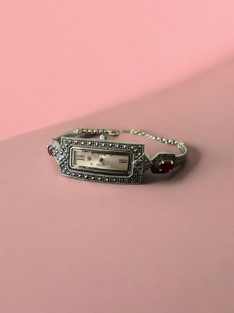 Women's  watches  with  marker stones