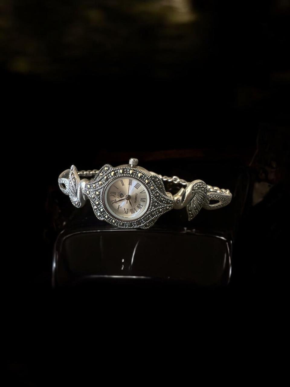 Women's  watches  with  marker  stones