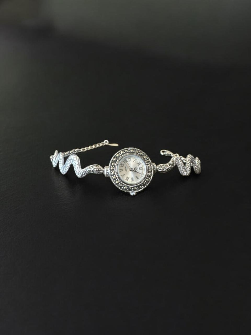 Women's  watches  with marker  stones