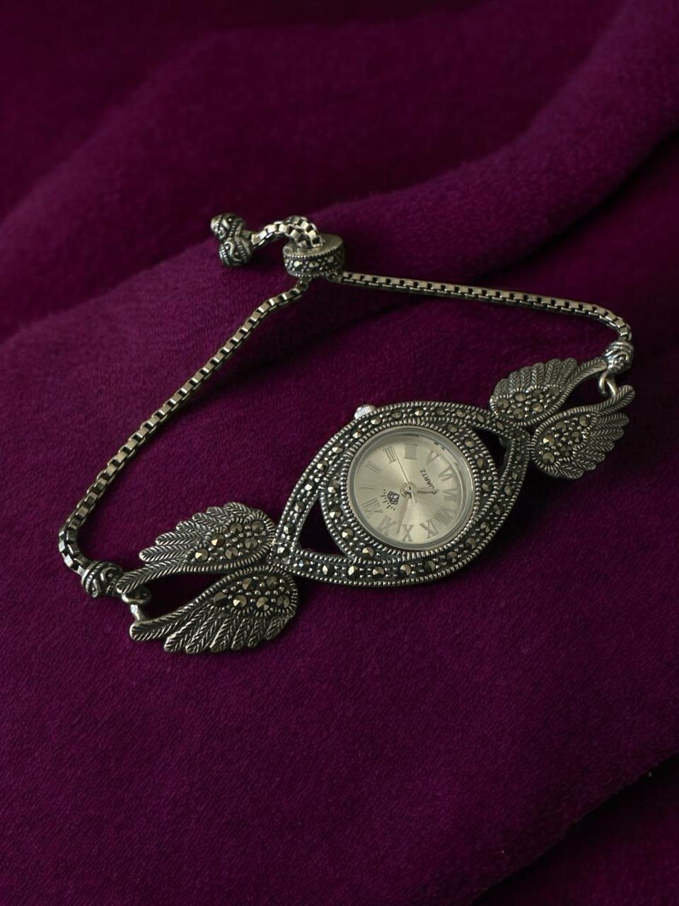 Women's  watches  with  marker  stones